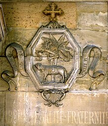 Portique (détail) : blason aux armes de saint Jean-Baptiste.