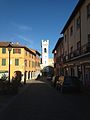 La torre civica di Civitella di Romagna vista dalla piazza principale