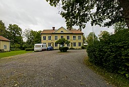 Del av Skuttunge gamla prästgård i september 2012.