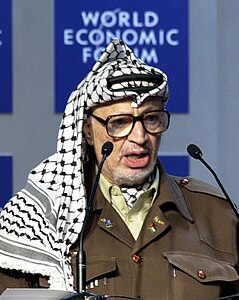 Yasser Arafat portant un keffieh.