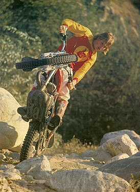 Берни Шрайбер на Bultaco Sherpa T в 1975 году