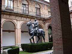 Estatua ecuestre de Francisco Franco, de José Capuz (1964).
