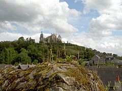 Upper town: Public garden and Church of Saint-Léonard