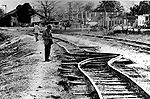 1976 Guatemala earthquake: Rails bent in Gualán