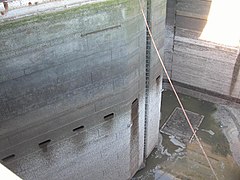 Lock emptied for maintenance – centre pair of gates.