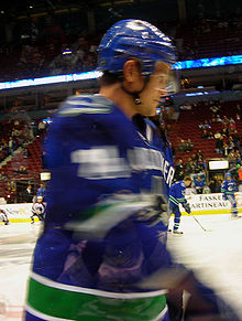 Matt Cooke sous les couleurs des Canucks de Vancouver.