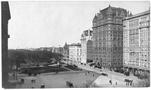 Photo of the Fifth Avenue Plaza in 1905