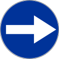 Nakaz skrętu w prawo przed/Right turn only