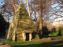 Pyramide du Parc Monceau