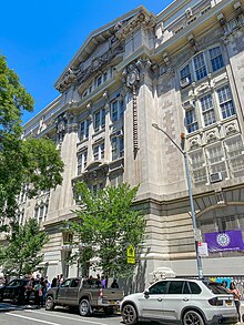 A view of the facade of the Old Stuyvesant Campus in 2021. There have been few modifications to the facade compared to the 1909 postcard view. The school name remains engraved in the pediment.