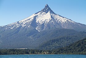 Vue du Puntiagudo depuis le lac Todos los Santos.