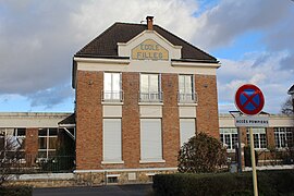 L'école des filles, d'architecture typique des années 1930.