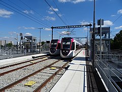 Deux rames Citadis Dualis garées au terminus du Bourget.