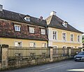 Schloss Birkenfeld, Hoftrakte beiderseits des Schlosshofs