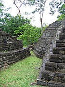 Bases de las plataformas del templo