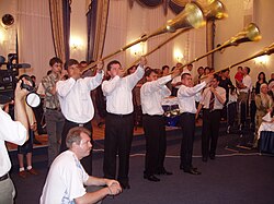 Карнаї на узбецькому весіллі, 2005 рік