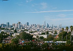 Downtown San Francisco skyline from Dolores Park, June 2019