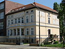 Wohnhaus mit Zaun