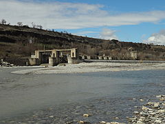 Les déversoirs à l’extrémité du barrage permettent d’évacuer le courant du cours d’eau