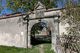 Portal der ehemaligen Klostermauer mit Salemer Wappen