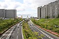 フラワータウン駅（中央）周辺と県道720号線のウッディタウン方面を望む（2012年）