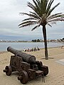 Sur la promenade du bord de mer.