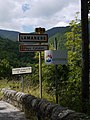 Panneaux à l'entrée du village