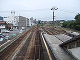 駅構内・備中神代方 2・3番のりばホームの右側に側線が見える（2010年9月）