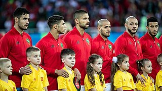 Belhanda (premier à droite) lors de l'hymne nationale du Maroc en Coupe du monde 2018.