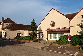 The town hall in Véron