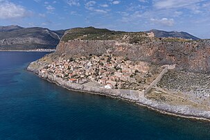 La ville fortifiée de Monemvasia, au sud du Péloponnèse. (définition réelle 3 877 × 2 585)