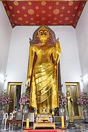 พระพุทธโลกนาถ ประดิษฐานที่พระวิหารทิศตะวันออก (มุขหลัง)