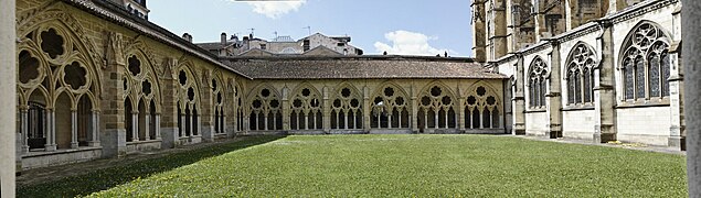 Cloître de la cathédrale de Bayonne.