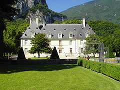 Entrée actuelle du Château depuis l'allée du château.