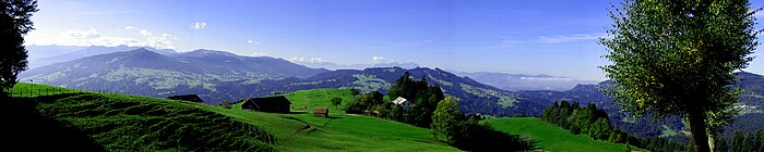 Utsikten över Rhendalen från Doren (Hüttersberg) i Vorarlberg