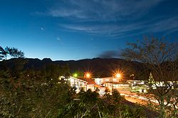 El Valle at night