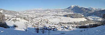 Le village de Schwarzenberg, dans le Vorarlberg (Autriche). (définition réelle 6 600 × 2 194)