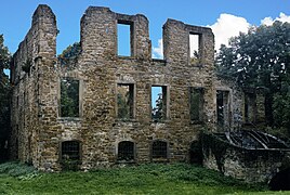 Die Herrenhausruine vor dem Bau des Kubus