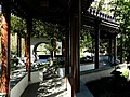 Passage couvert dans le jardin chinois