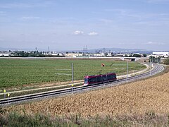 Tram quittant Meyzieu ZI en direction de l'aéroport.