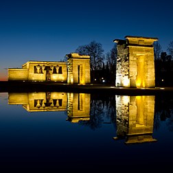 Le temple d'Amon de Debod, à Madrid. (définition réelle 2 736 × 2 736)