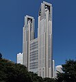 東京都第一第二廳舍的建築系列是典型后现代建築，圖為第一廳舍