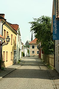 A rua Sjögatan no centro da cidade