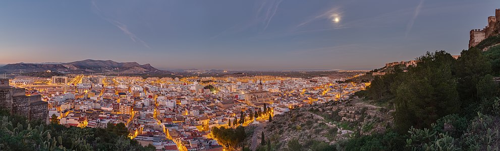 Sagunto, by Poco a poco