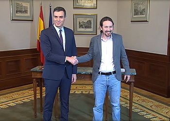 Picture of Pedro Sánchez and Pablo Iglesias Turrión shaking hands