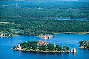 Vue aérienne du château de Boldt et de certaines des Mille-Îles.