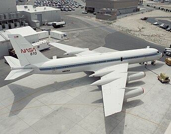 NASA Convair 990 with antishock bodies on the top of the wings