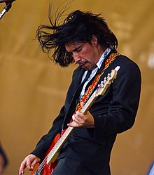 Montoya performing with Everclear July 22, 1999
