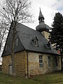 Kirche mit Ausstattung und Kirchhof mit Ummauerung, Eingangstor und Kriegerdenkmal