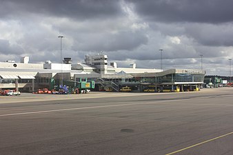 En del av terminalen sedd från flygsidan.